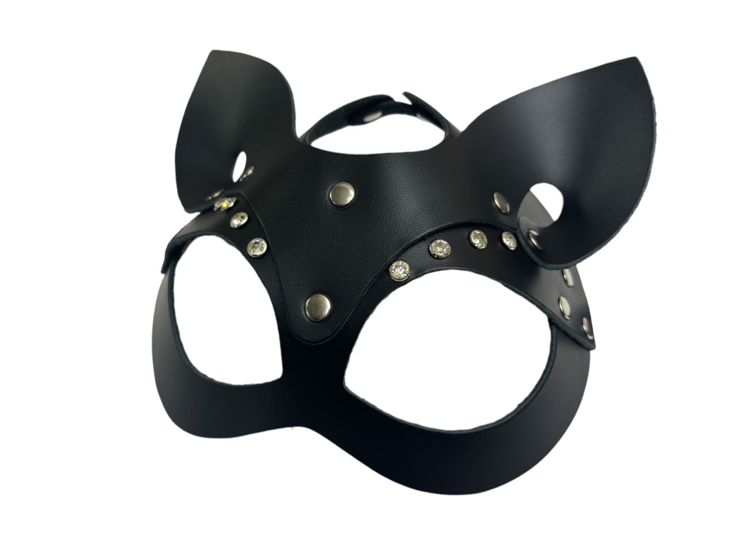 Маска кошки с сияющими стразами